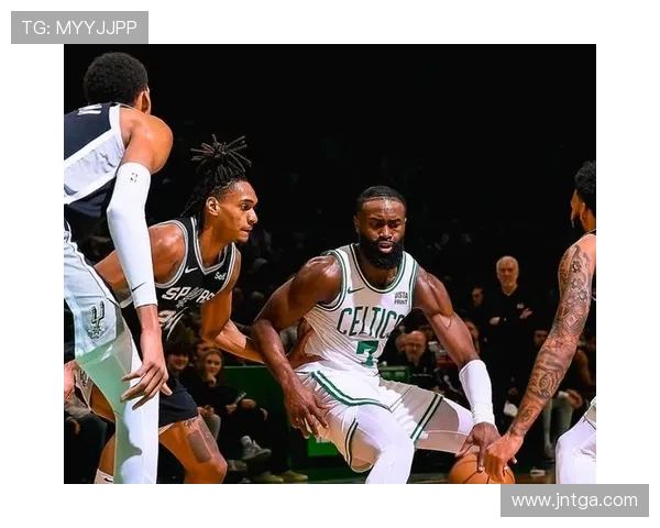 文班亚马半场高效砍下19分10板3助攻3抢断1盖帽统治攻防仅失误稍显遗憾 文班亚马半场高效砍下19分10板3助攻3抢断1盖帽统治攻防仅失误稍显遗憾