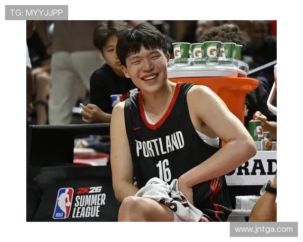 杨瀚森赛前专注投射与篮下终结 小吧波特兰现场直击机会与挑战并存