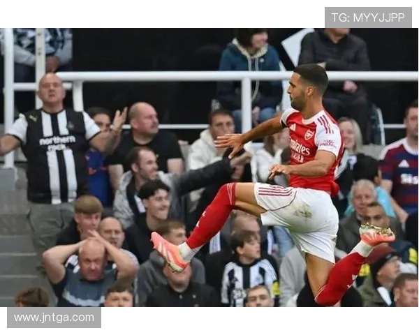 阿森纳终于问鼎冠军 内维尔三年看好终获成功