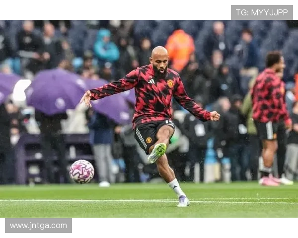 鲁尼称姆伯莫用实力回击质疑并鼓励库尼亚用处子球重拾信心